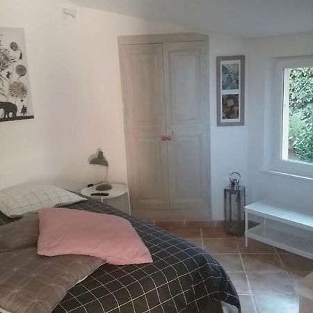 Une Chambre En Ville LʼIsle-sur-la-Sorgue Buitenkant foto