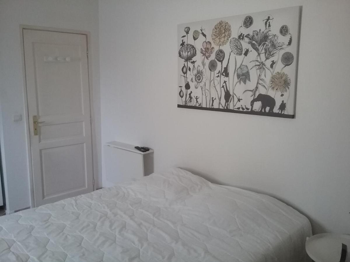 Une Chambre En Ville LʼIsle-sur-la-Sorgue Buitenkant foto