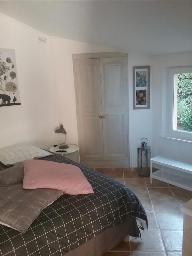 Une Chambre En Ville LʼIsle-sur-la-Sorgue Buitenkant foto