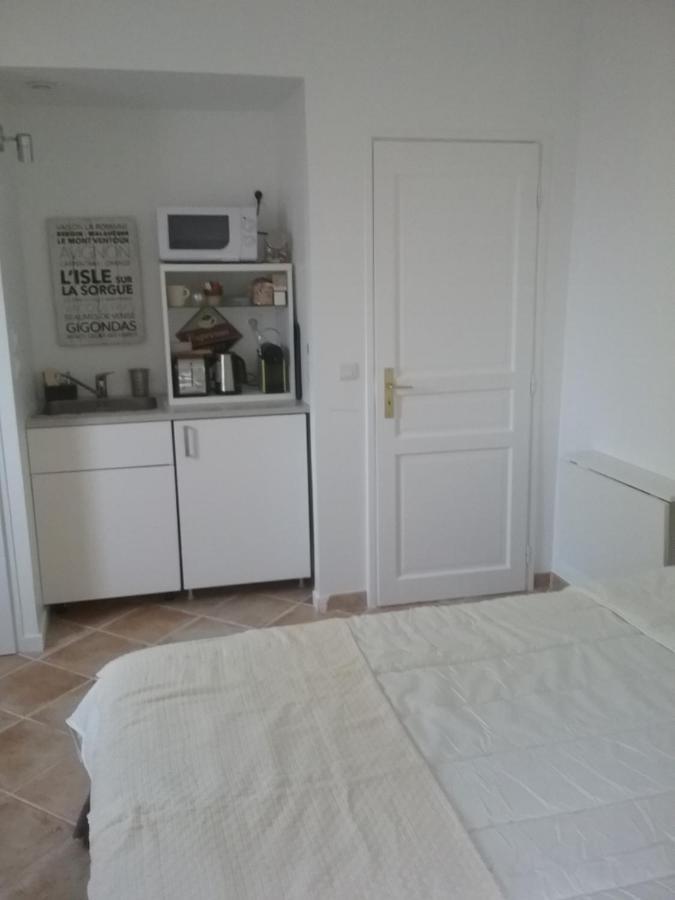 Une Chambre En Ville LʼIsle-sur-la-Sorgue Buitenkant foto