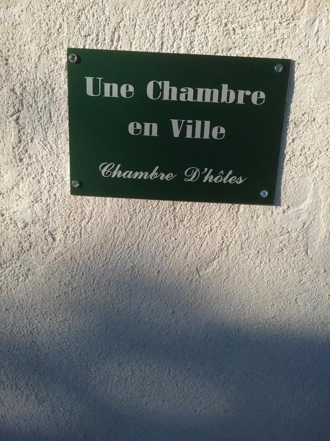 Une Chambre En Ville LʼIsle-sur-la-Sorgue Buitenkant foto