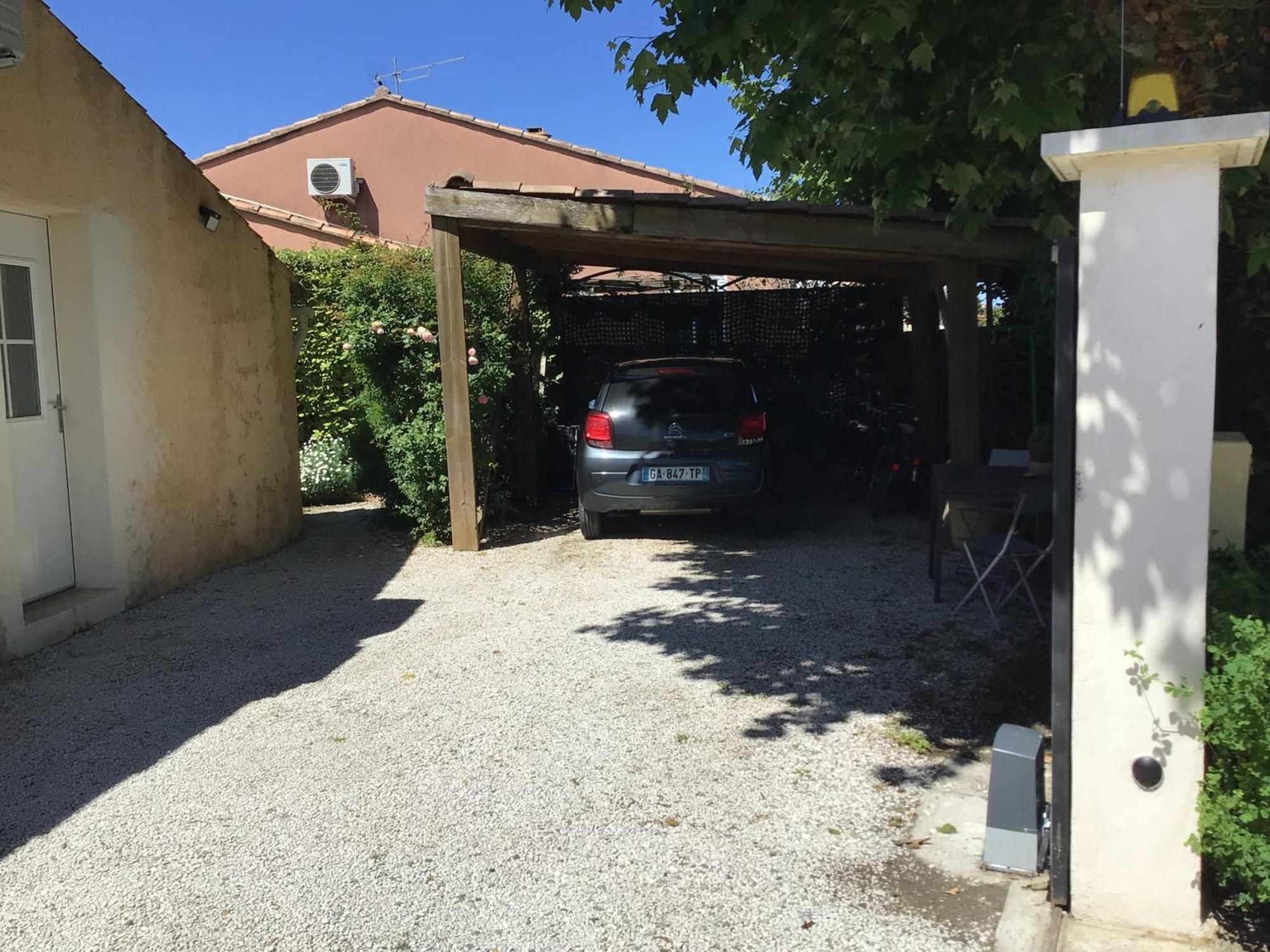 Une Chambre En Ville LʼIsle-sur-la-Sorgue Buitenkant foto
